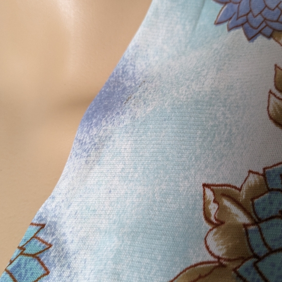 Flowing Vintage Gown with Unique Pattern - Picture 12 of 16